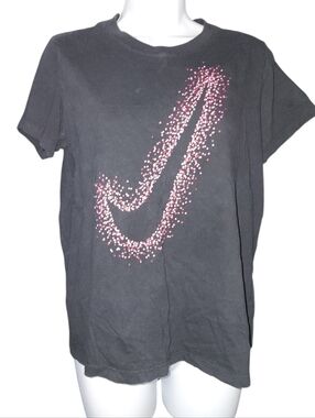 🩷Girls Size XL Nike T-Shirt🖤